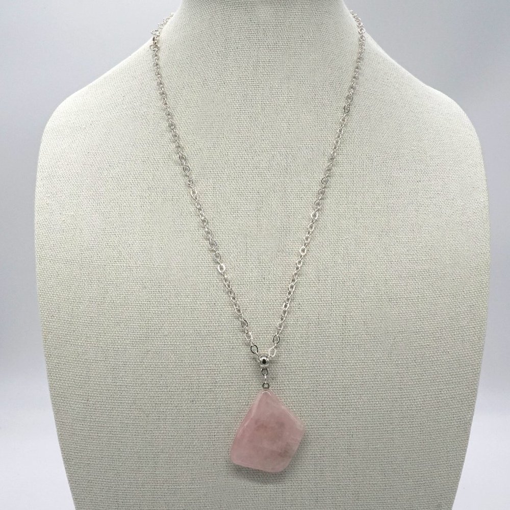 Silver link chain with Rose Quarts stone.